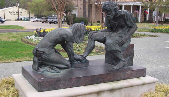 Jesus washing Peter’s feet. Sculpture beside the Prayer Tower, Pittsburg, Texas. J. Stephen Conn, CC BY-NC