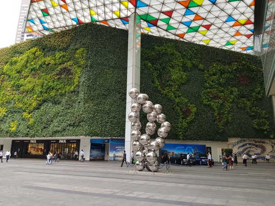 Raffles Place, Singapore (why daily doses of nature in the city matter for people and the planet)