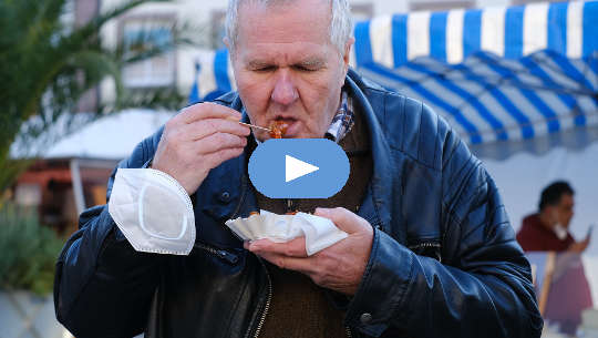 man eating fast food