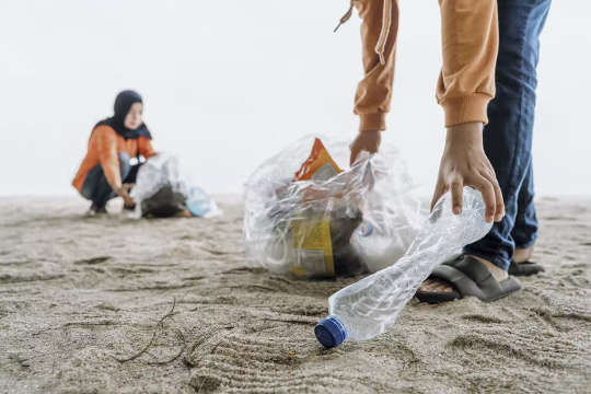 Muslims picking up plastic bottles on the ground