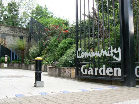 The Gardens Community Garden in Haringey. DCLG, CC BY-ND