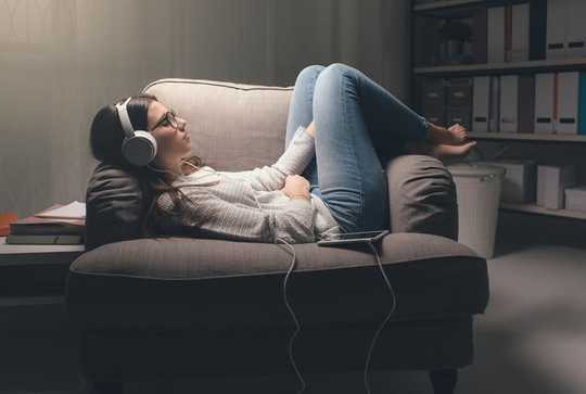 Here's A Therapy Playlist To Calm The Mind