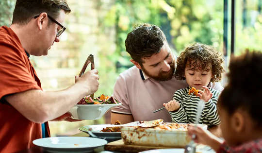 Kids may be the healthiest dining companions you can line up for yourself.