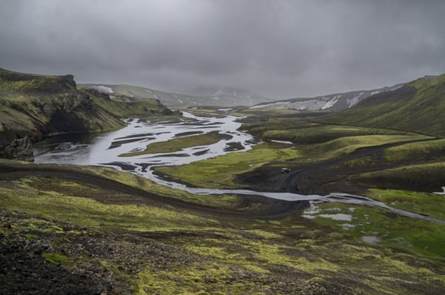 a river flowing around rocks and small islands