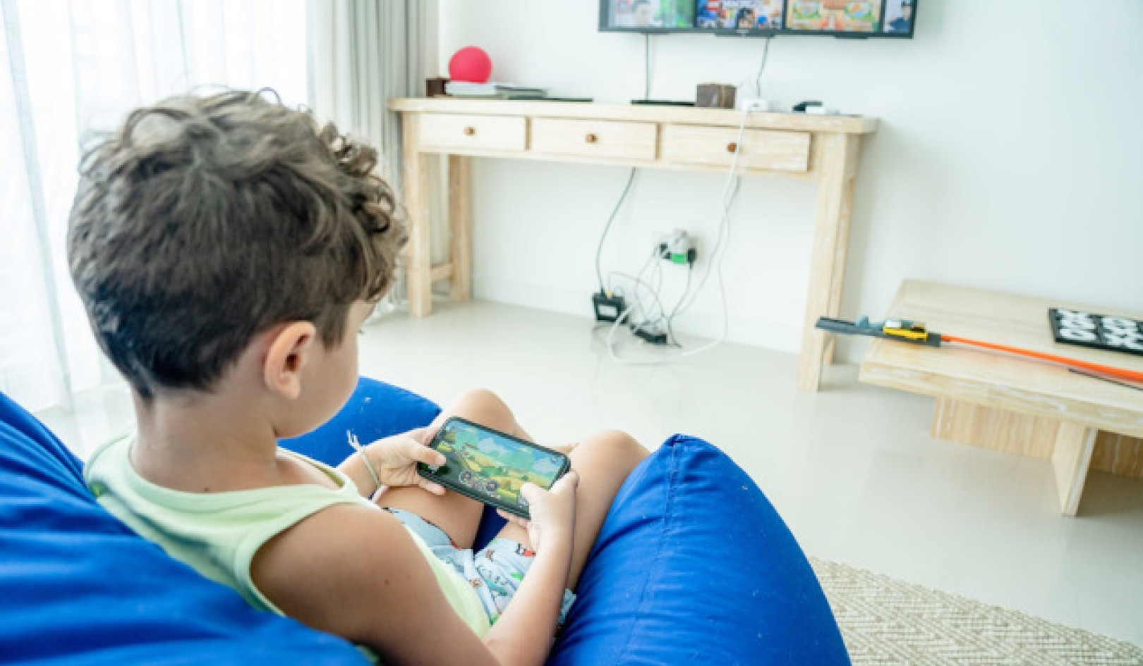 Design Tricks Hook Your Kids on Games and Apps: 3 Things You Can Do About It