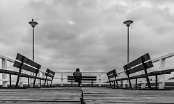 New study challenges the idea that loneliness causes illness but confirms its association with mental health issues and poor socioeconomic outcomes.