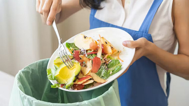 Image of fresh vegetables in a kitchen, illustrating tips for reducing food waste at home by planning meals and using leftovers effectively.